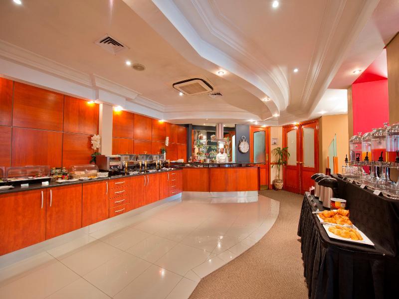 Protea Hotel By Marriott Windhoek Furstenhof Exteriör bild